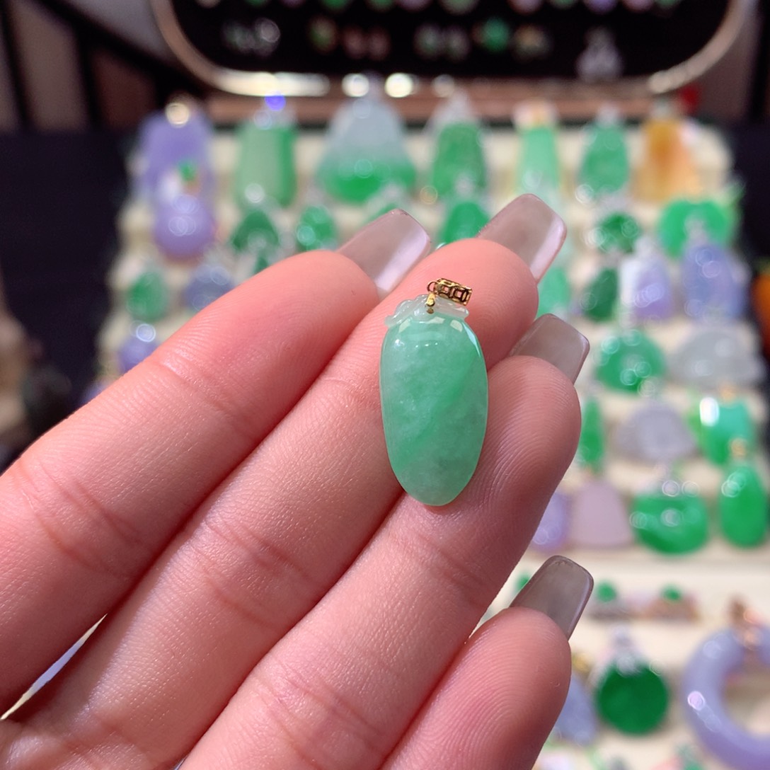 翡翠颈饰18K金镶嵌翡翠