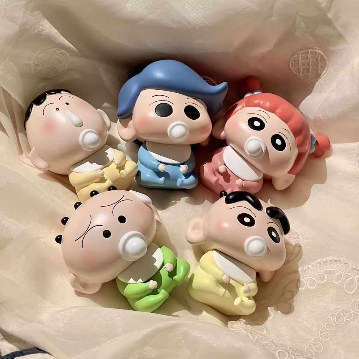春日部奶嘴宝宝 蜡笔小新五小只婴儿Q版创意手办桌面摆件。