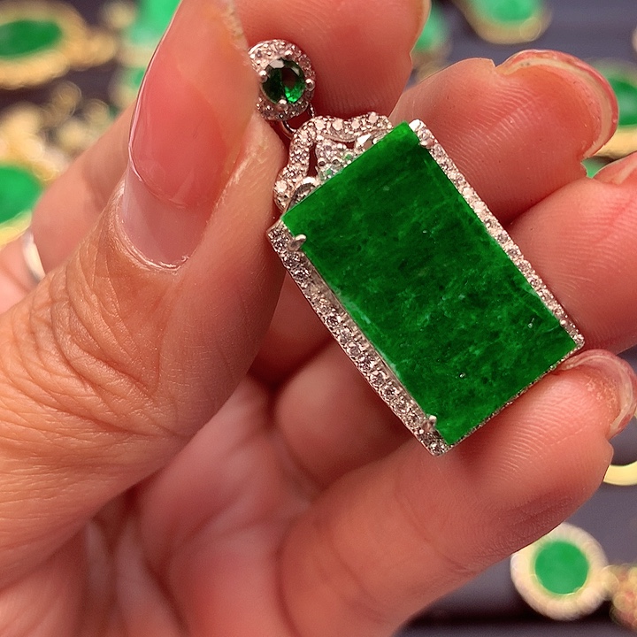 翡翠颈饰银S925镶嵌翡翠