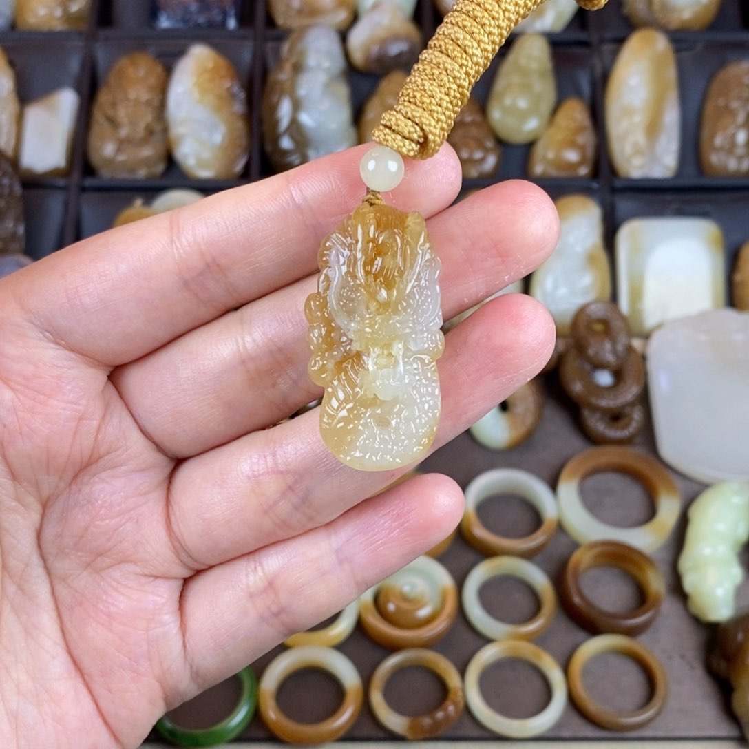 和田玉颈饰未镶嵌