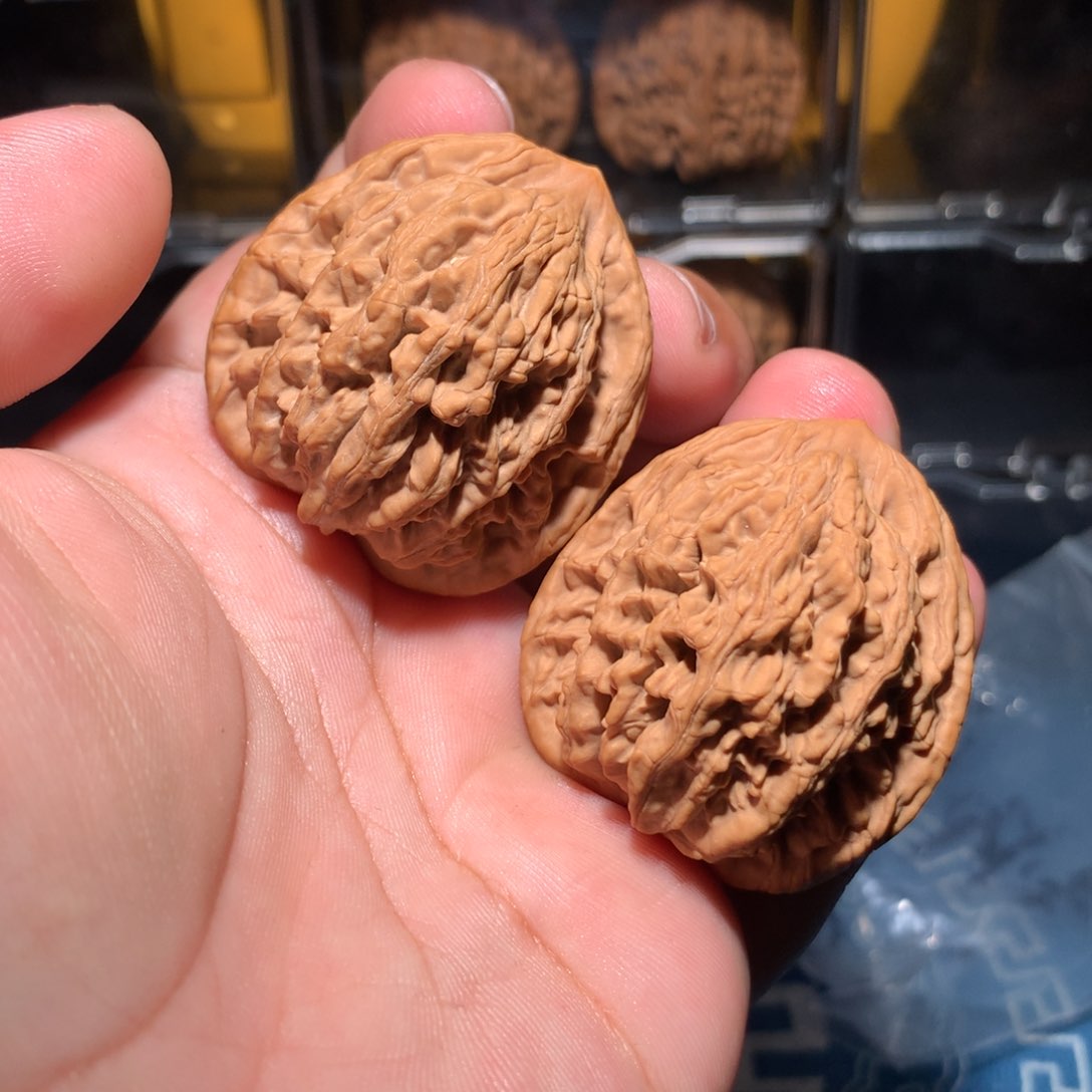 文玩核桃吊坠虎头