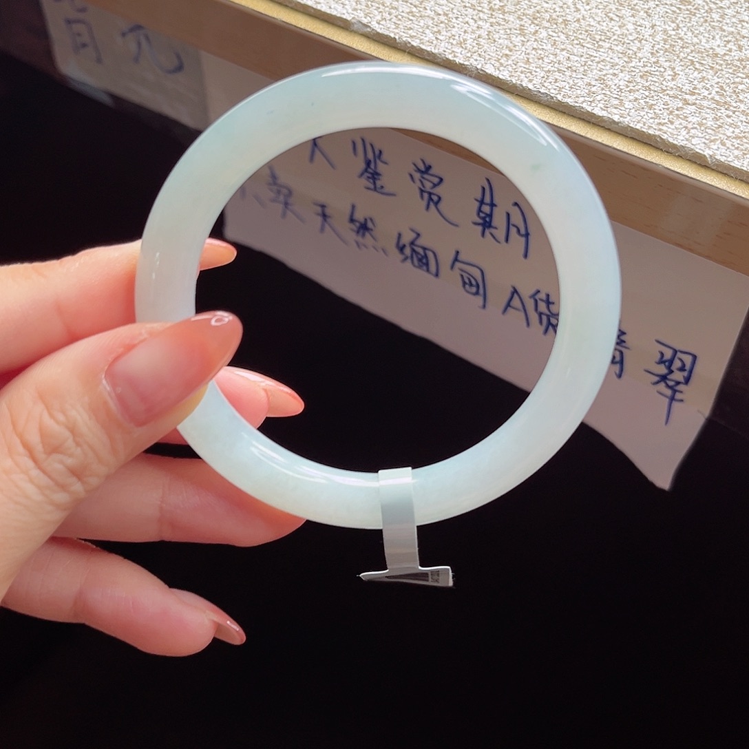 翡翠手镯未镶嵌手镯