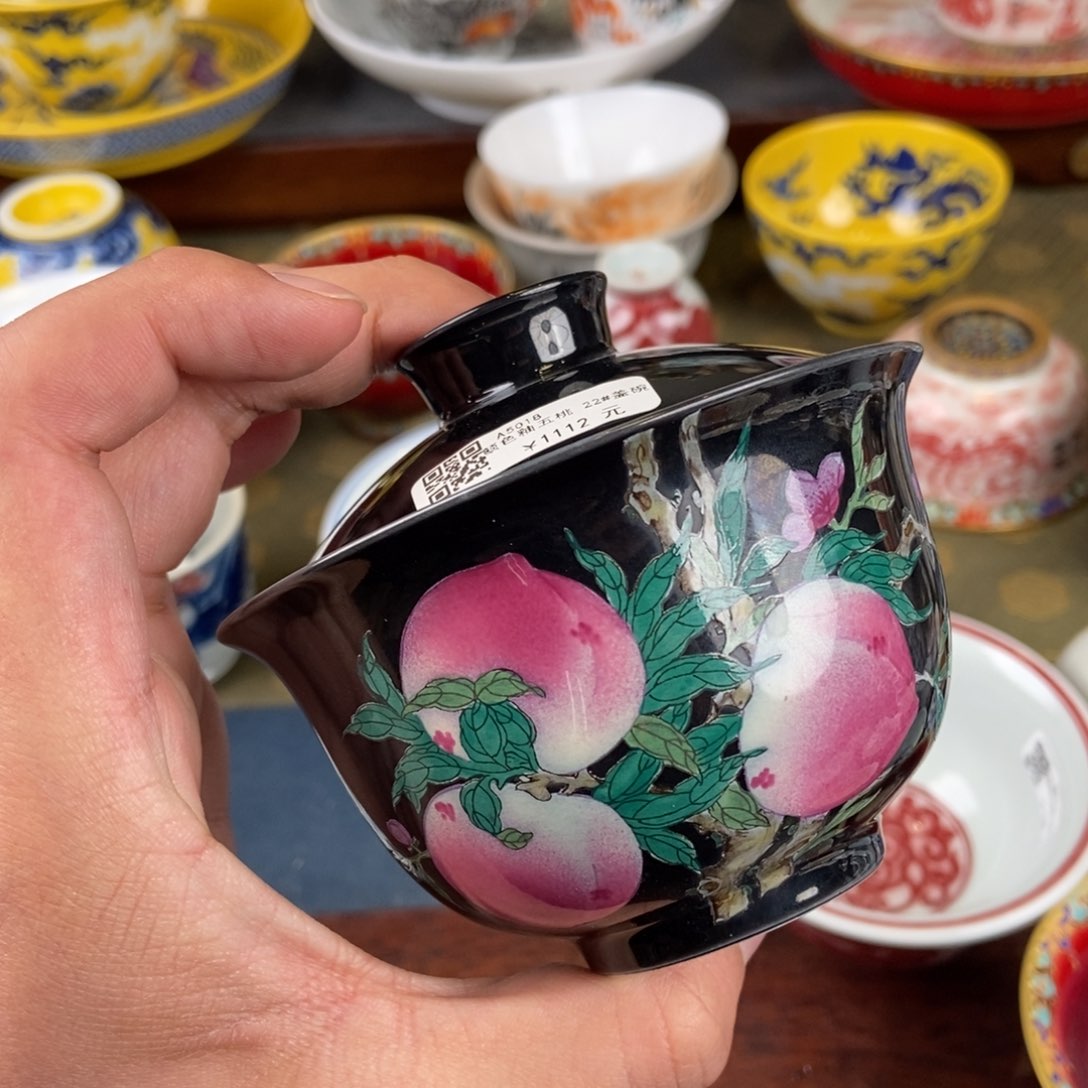 陶瓷艺术家的作品是一