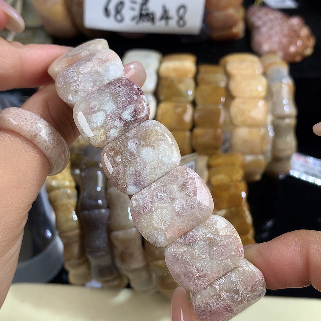 吊坠(赠链)未镶嵌硅化珊瑚（珊瑚玉）14号粉共生