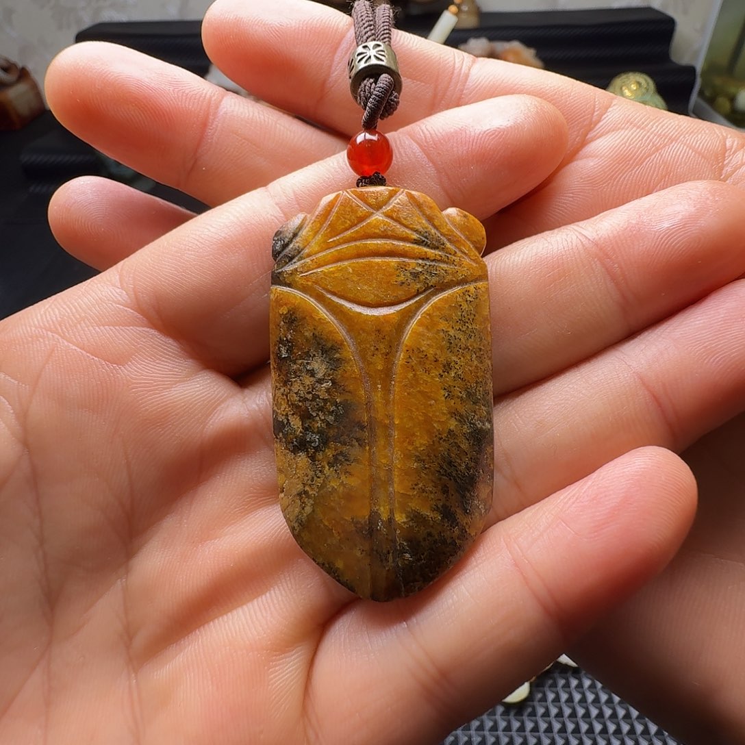 邹***源和田玉未镶嵌颈饰