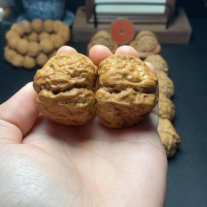 蛤蟆头文玩核桃41尺寸