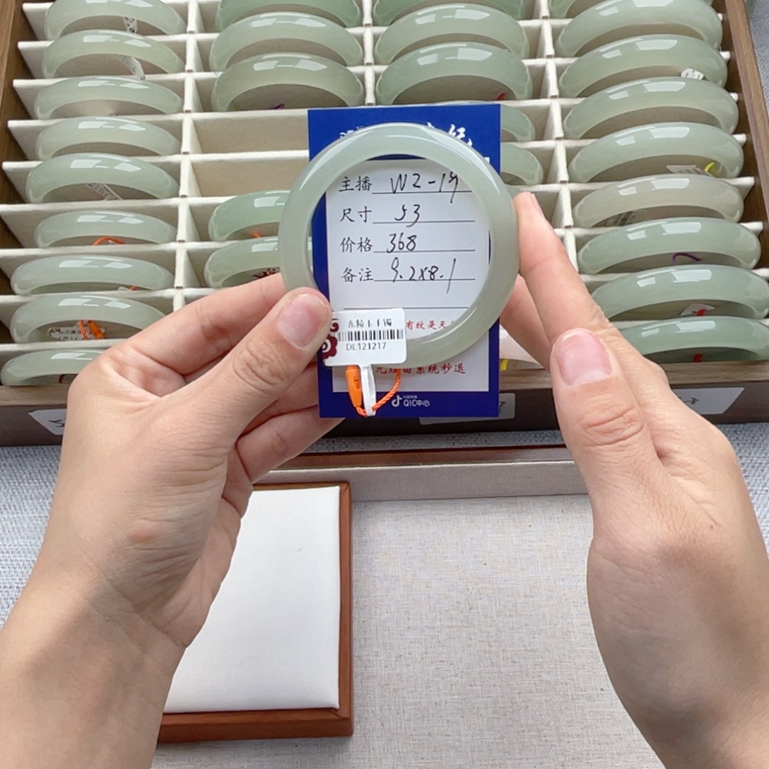 旺***.石英质玉未镶嵌手镯