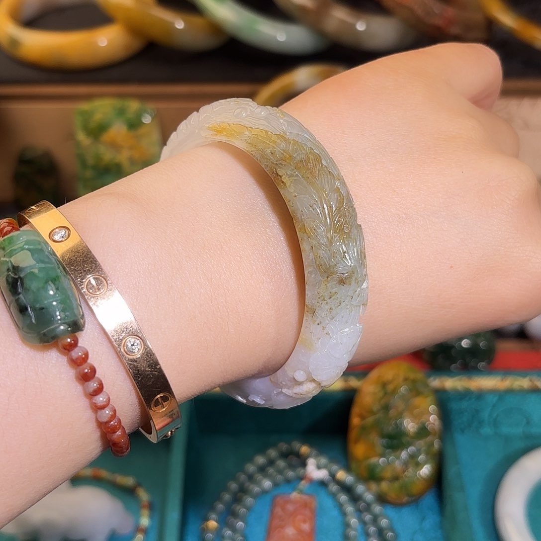 翡翠手镯未镶嵌凤凰于飞
