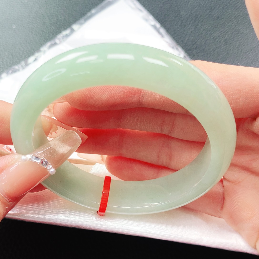 翡翠手镯未镶嵌53圈