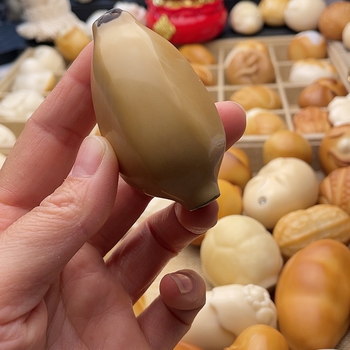 吊坠菩提根/象牙果风化色香蕉有生长纹