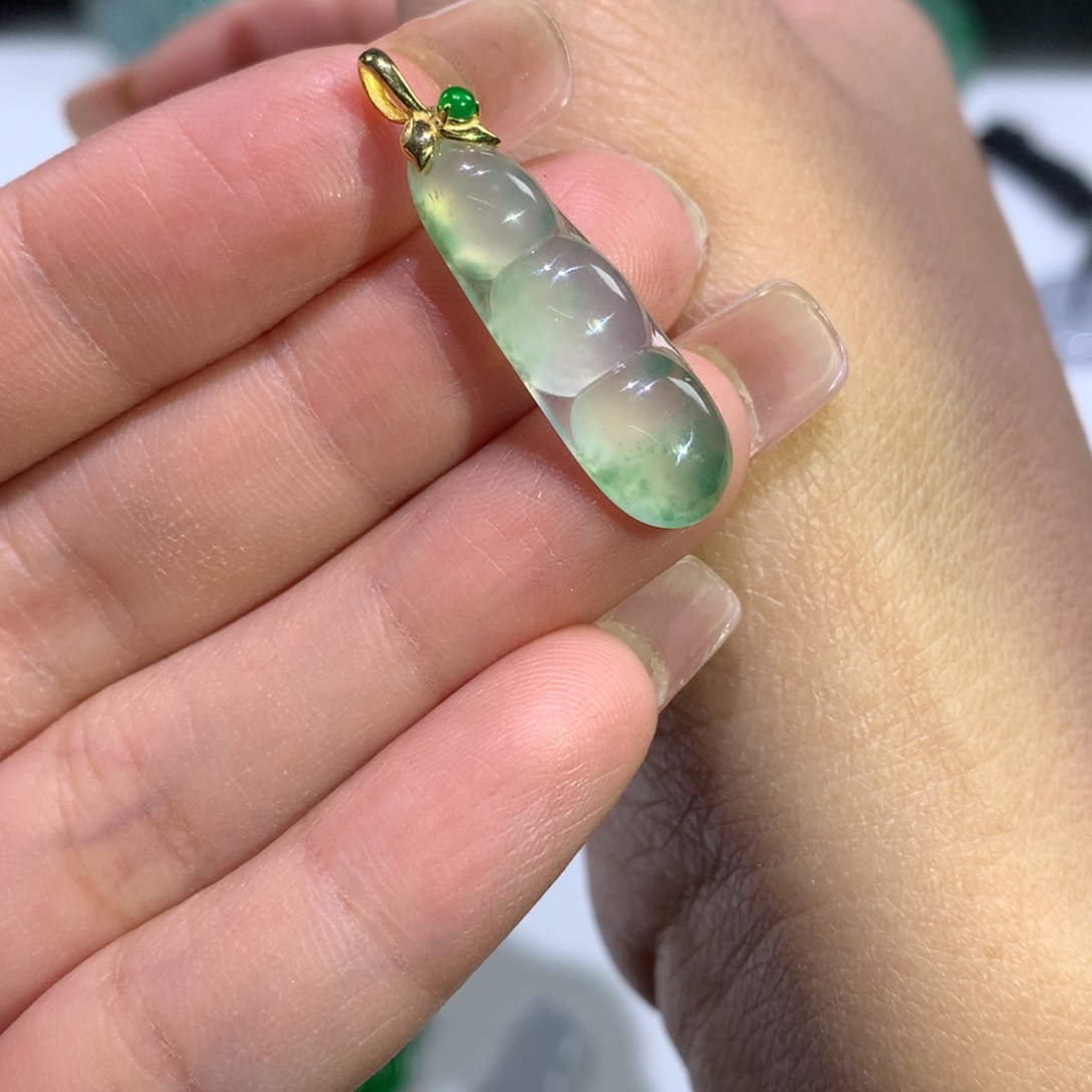 翡翠颈饰未镶嵌豆子