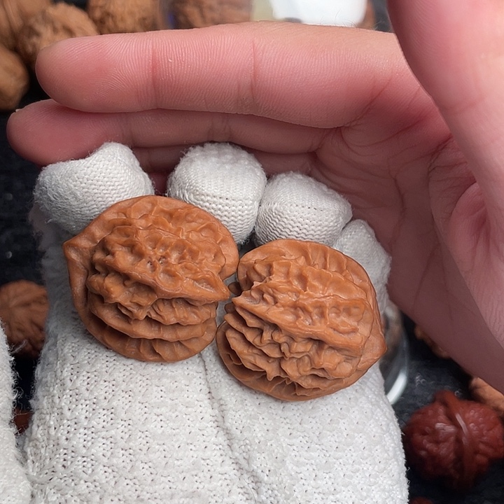 C***丶文玩核桃吊坠大龙