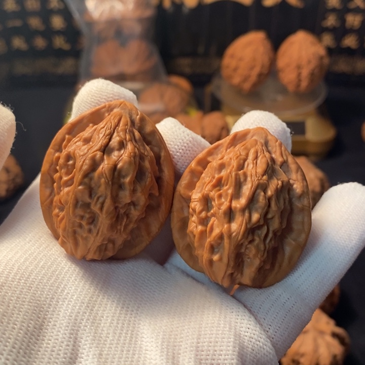 文玩核桃吊坠36大红袍