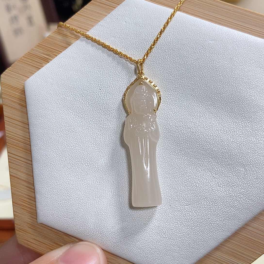 和田玉吊坠(赠链)18K金镶嵌