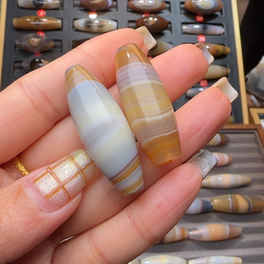 守***拙玛瑙/玉髓未镶嵌颈饰