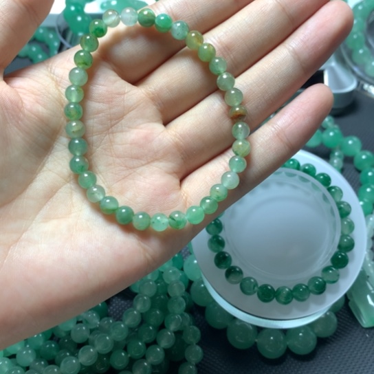 石英质玉无未镶嵌5.9mm左右