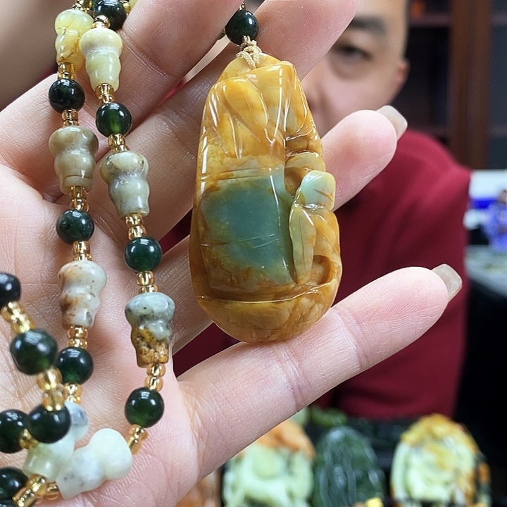 蛇纹石玉吊坠未镶嵌