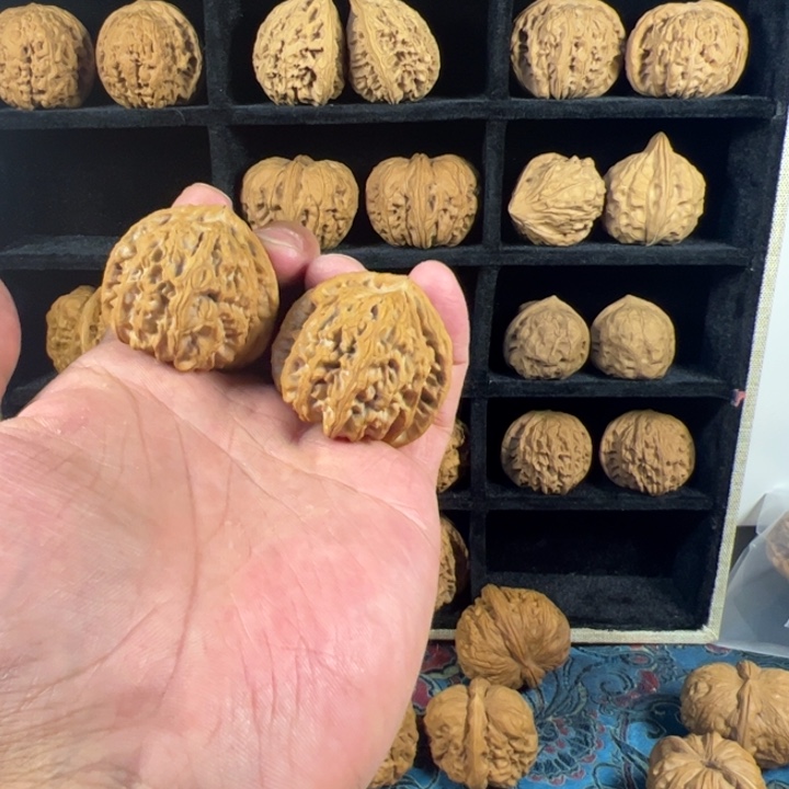 H***G吊坠桃核全品三角白40尺寸