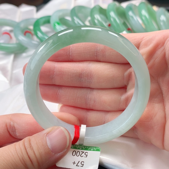 翡翠手镯未镶嵌缅甸A货翡翠手镯