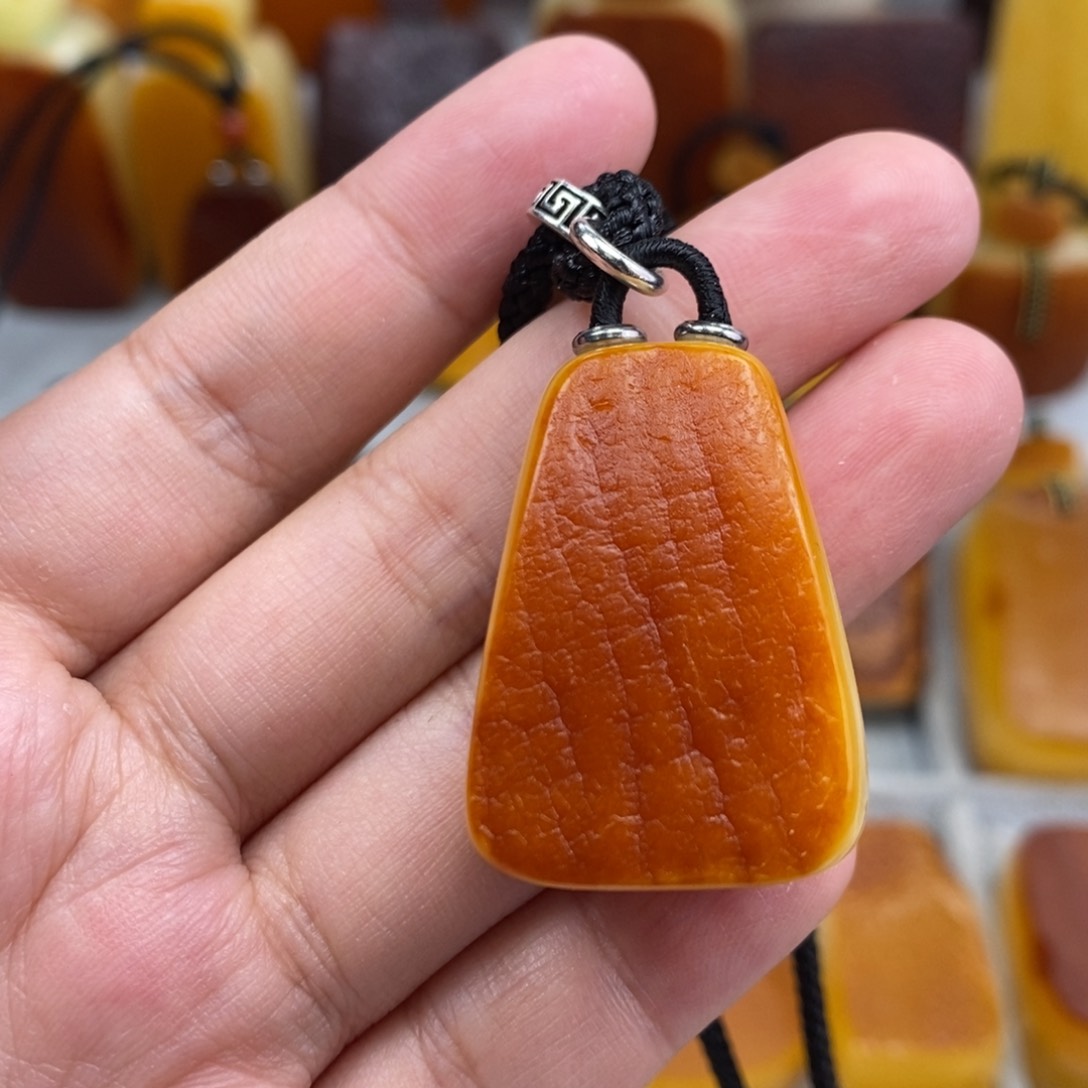 琥珀吊坠(赠链)未镶嵌