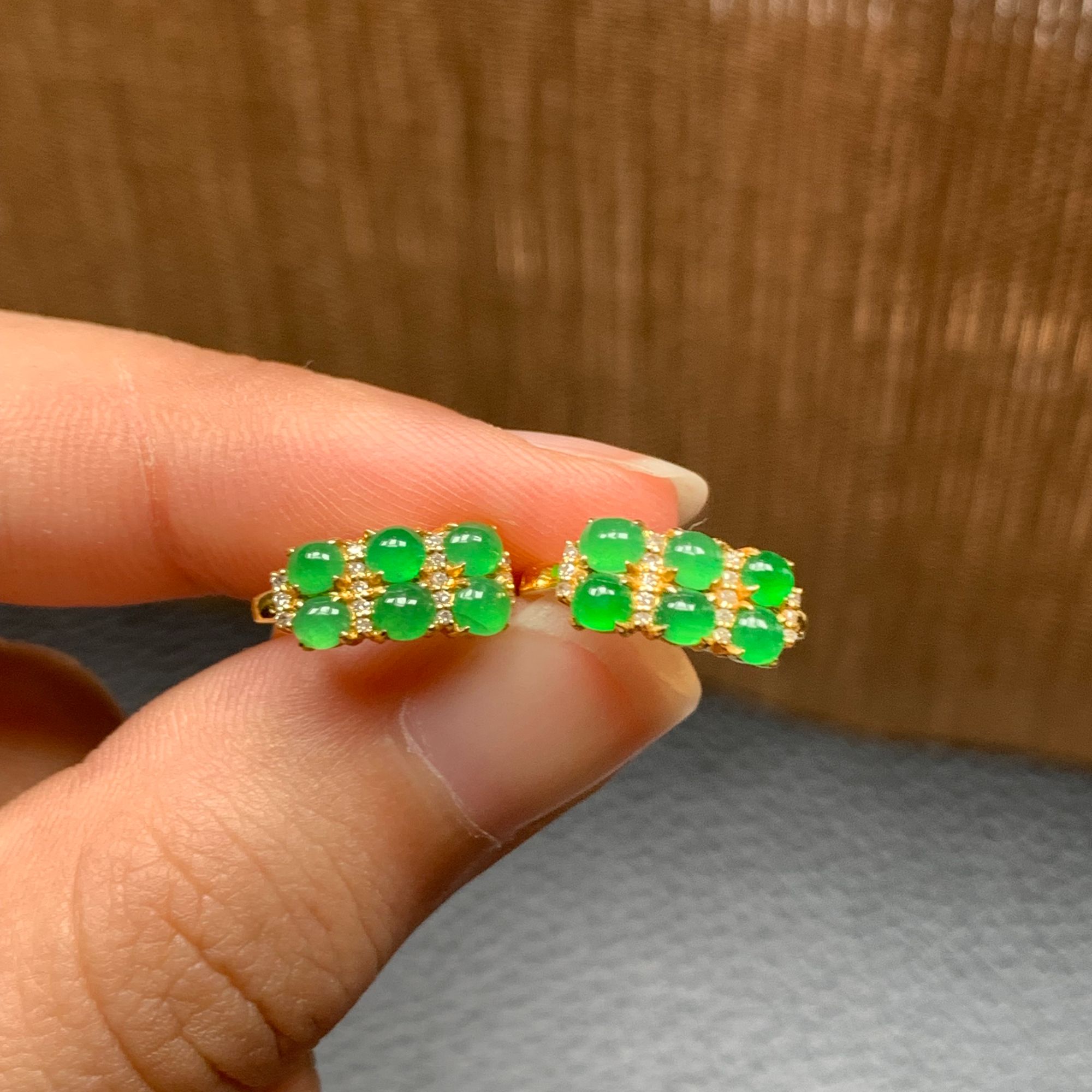 【3.14】18K镶嵌翡翠绿蛋面耳包-Q5