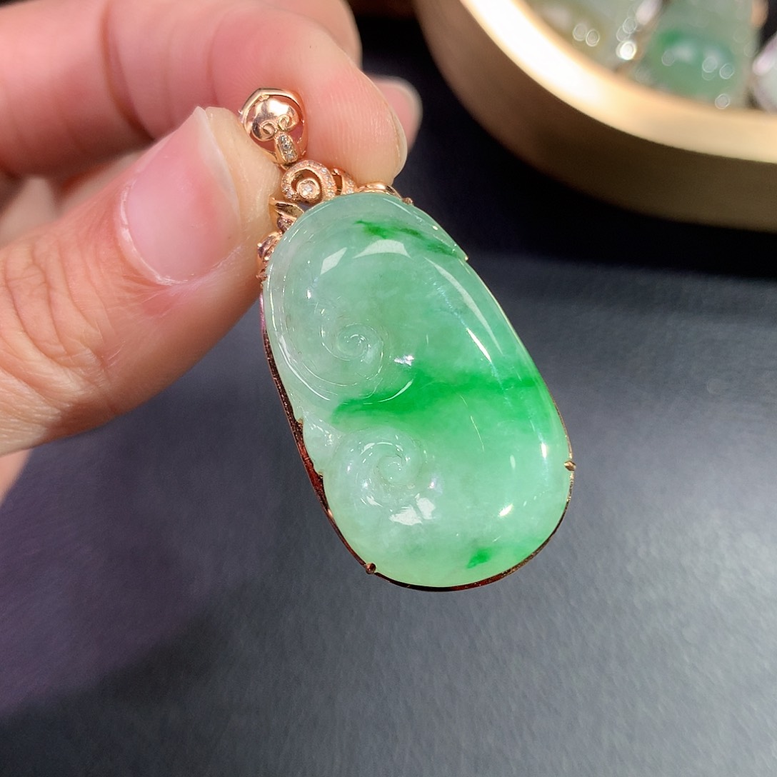 翡翠吊坠(赠链)18K金镶嵌