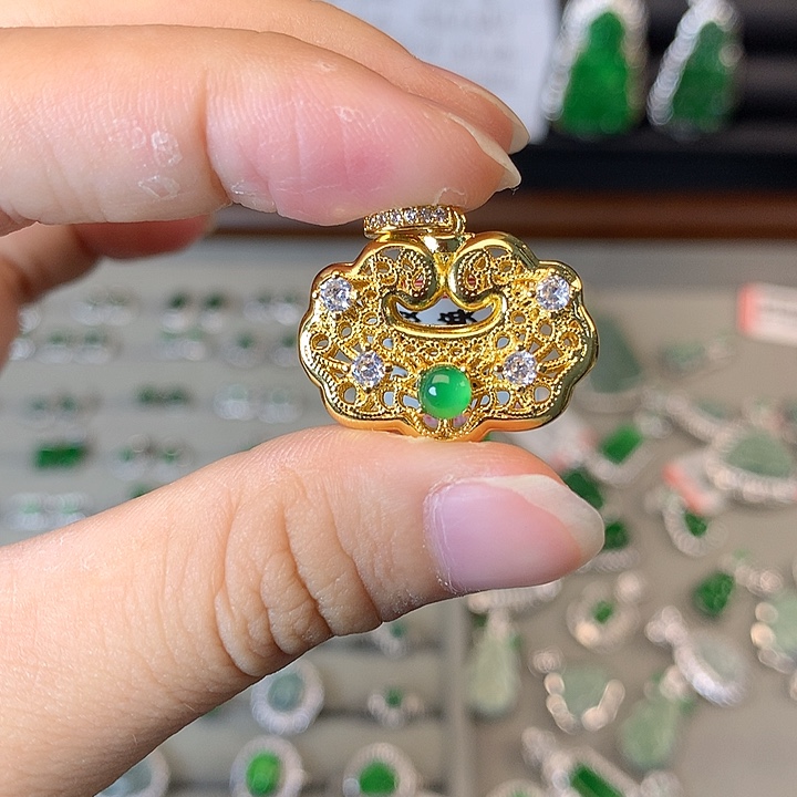 翡翠未镶嵌颈饰吊坠