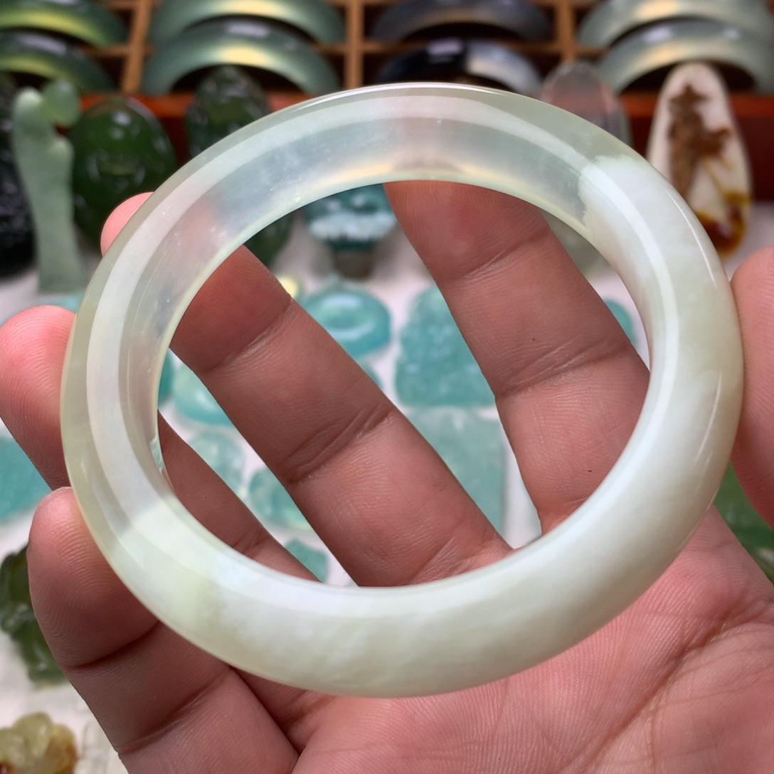 蛇纹石玉未镶嵌手镯