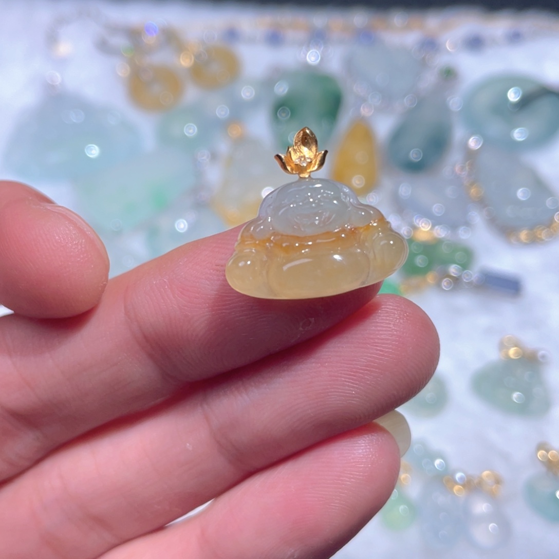 翡翠18K金镶嵌颈饰翡翠