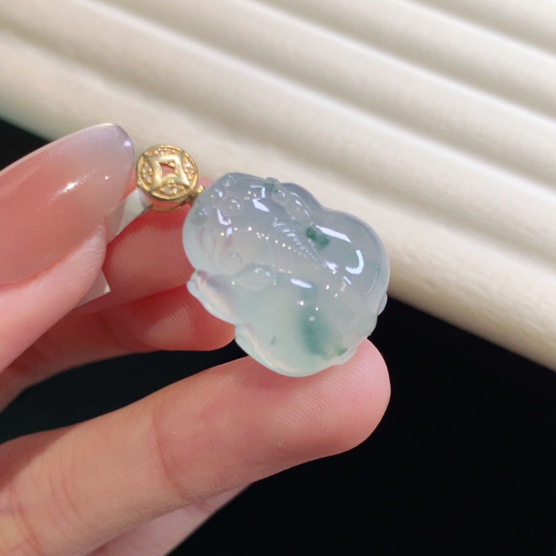 翡翠颈饰18K金镶嵌貔貅