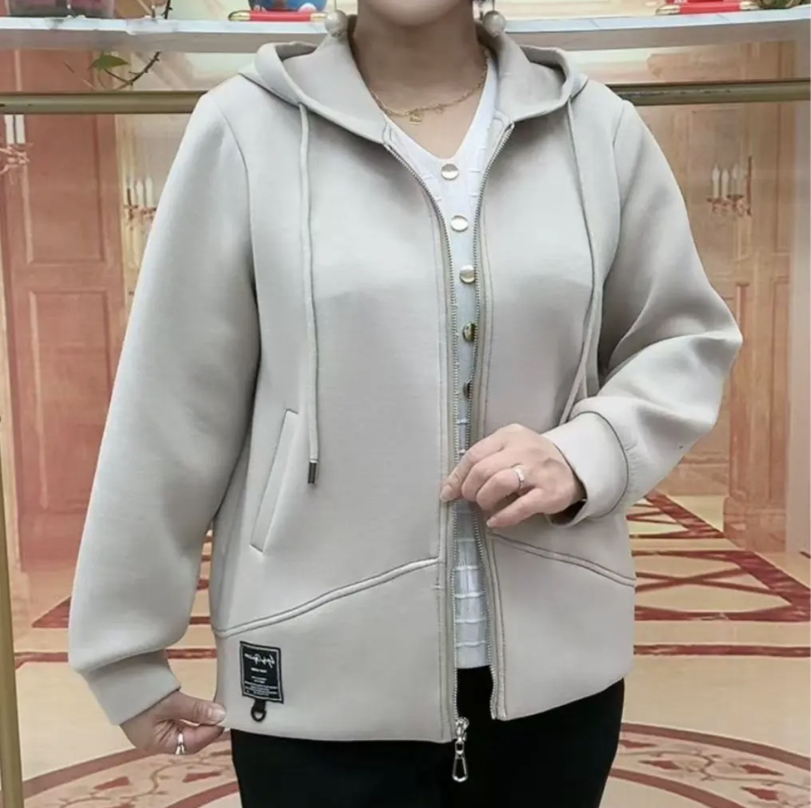 2025秋季新款洋气时尚百搭宽松休闲开衫拉链卫衣净版连帽妈妈卫衣