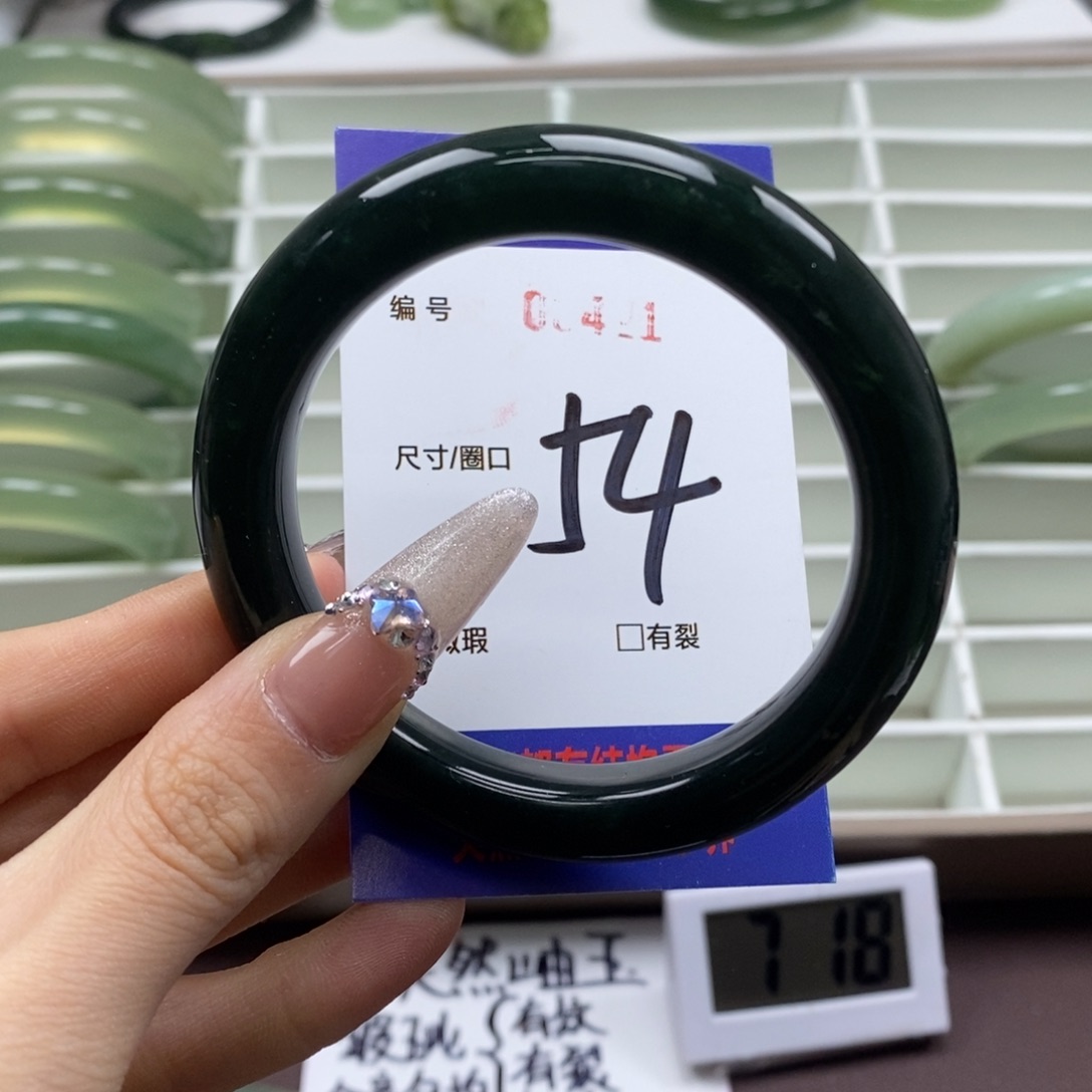 蛇纹石玉手镯未镶嵌