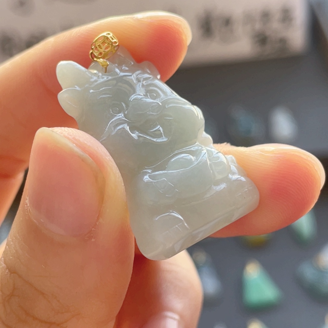 翡翠颈饰18K金镶嵌龙