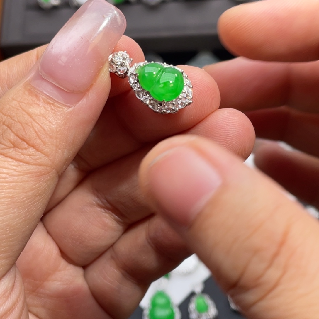 翡翠18K金镶嵌吊坠(不含链)缅甸天然A货翡翠