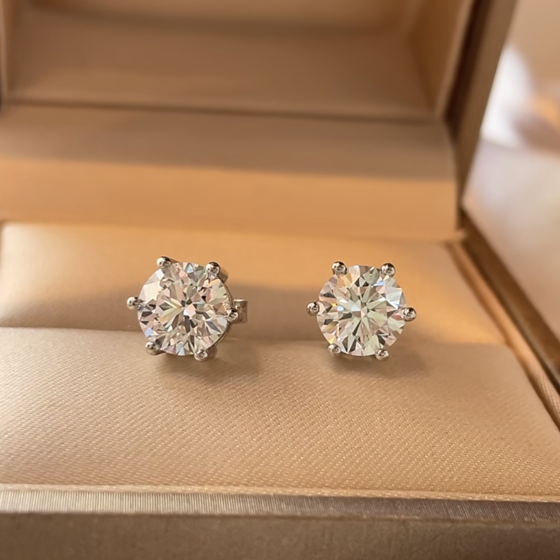 实验室培育钻石【念慈高定】18k 精致六爪耳钉男女同款