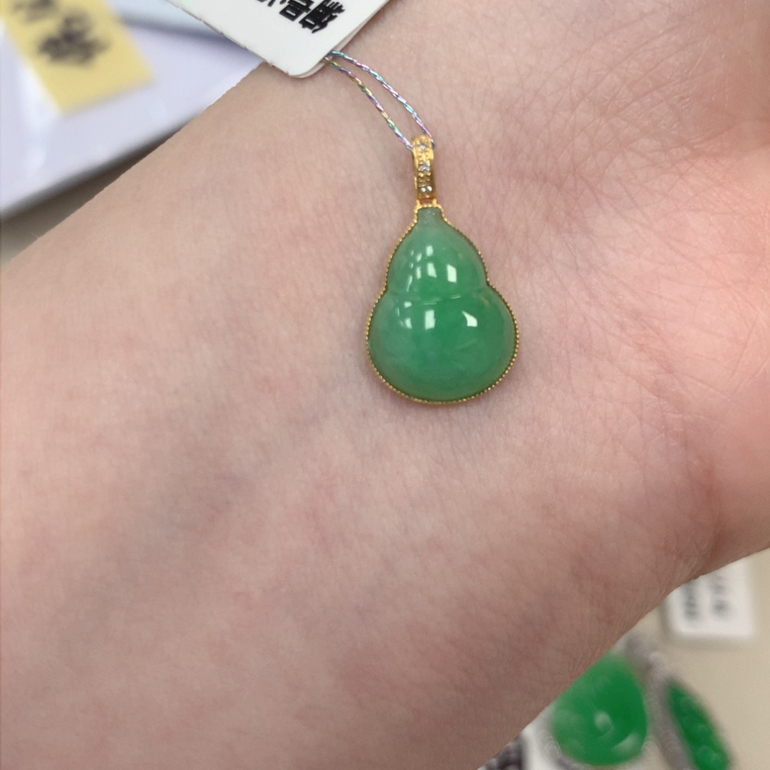 翡翠颈饰18K金镶嵌葫芦