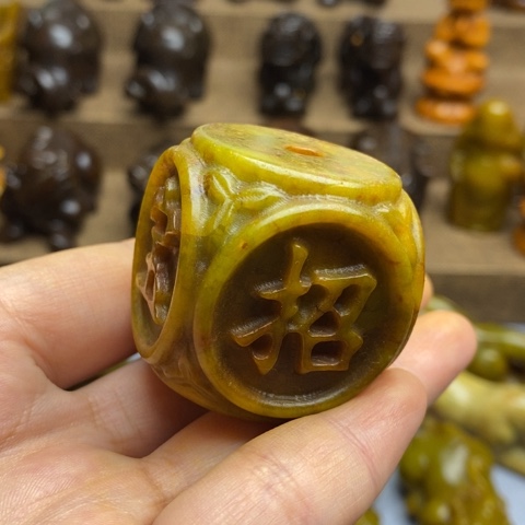蛇纹石玉未镶嵌颈饰20
