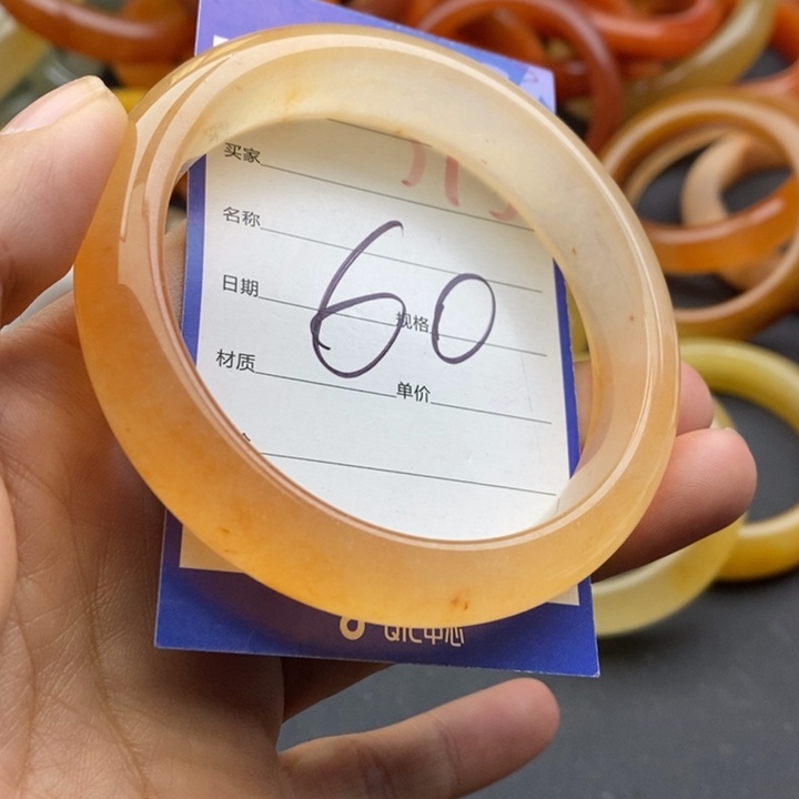 未镶嵌手镯石英质玉