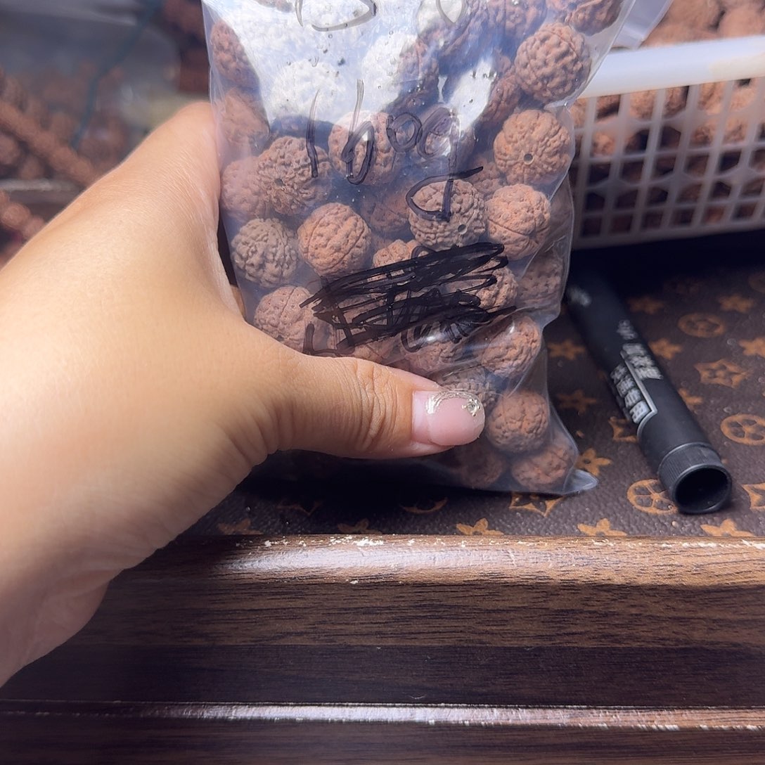H***T吊坠金刚菩提160克黄身有瑕疵