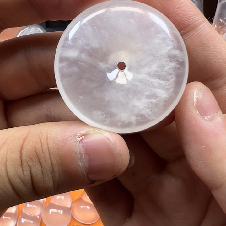 石英质玉未镶嵌颈饰