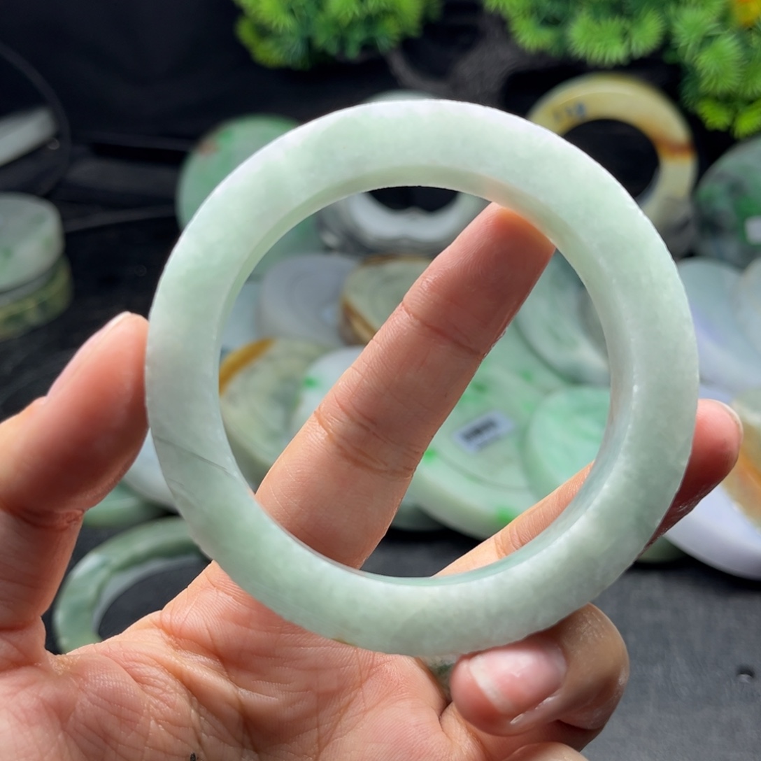 未镶嵌翡翠手镯定制翡翠
