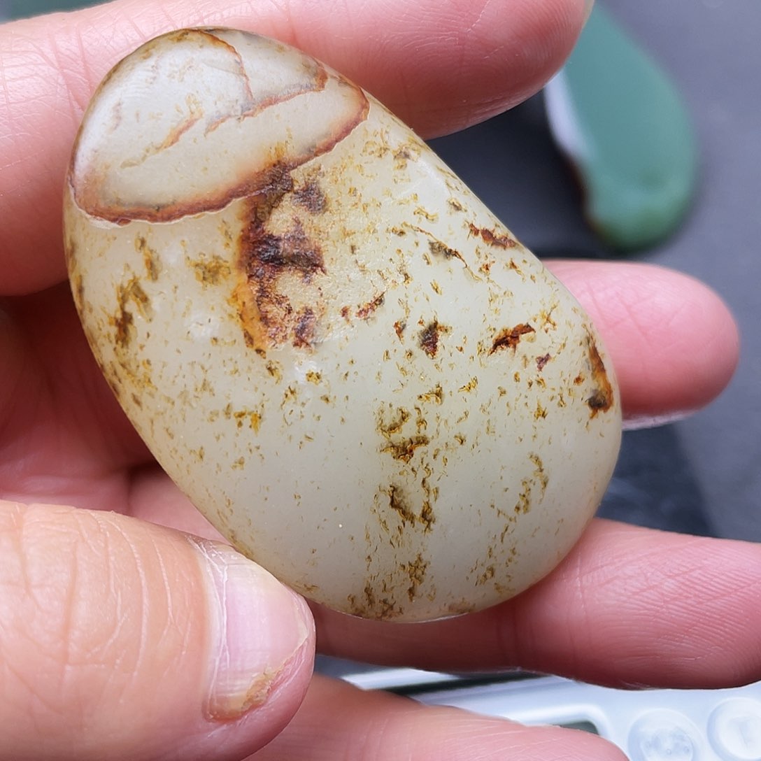 和田玉未镶嵌把件