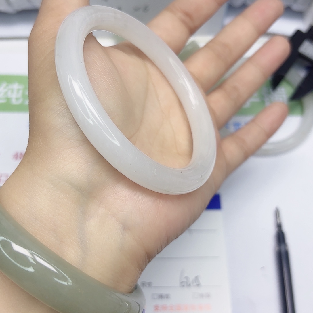 石英质玉未镶嵌手镯31/62