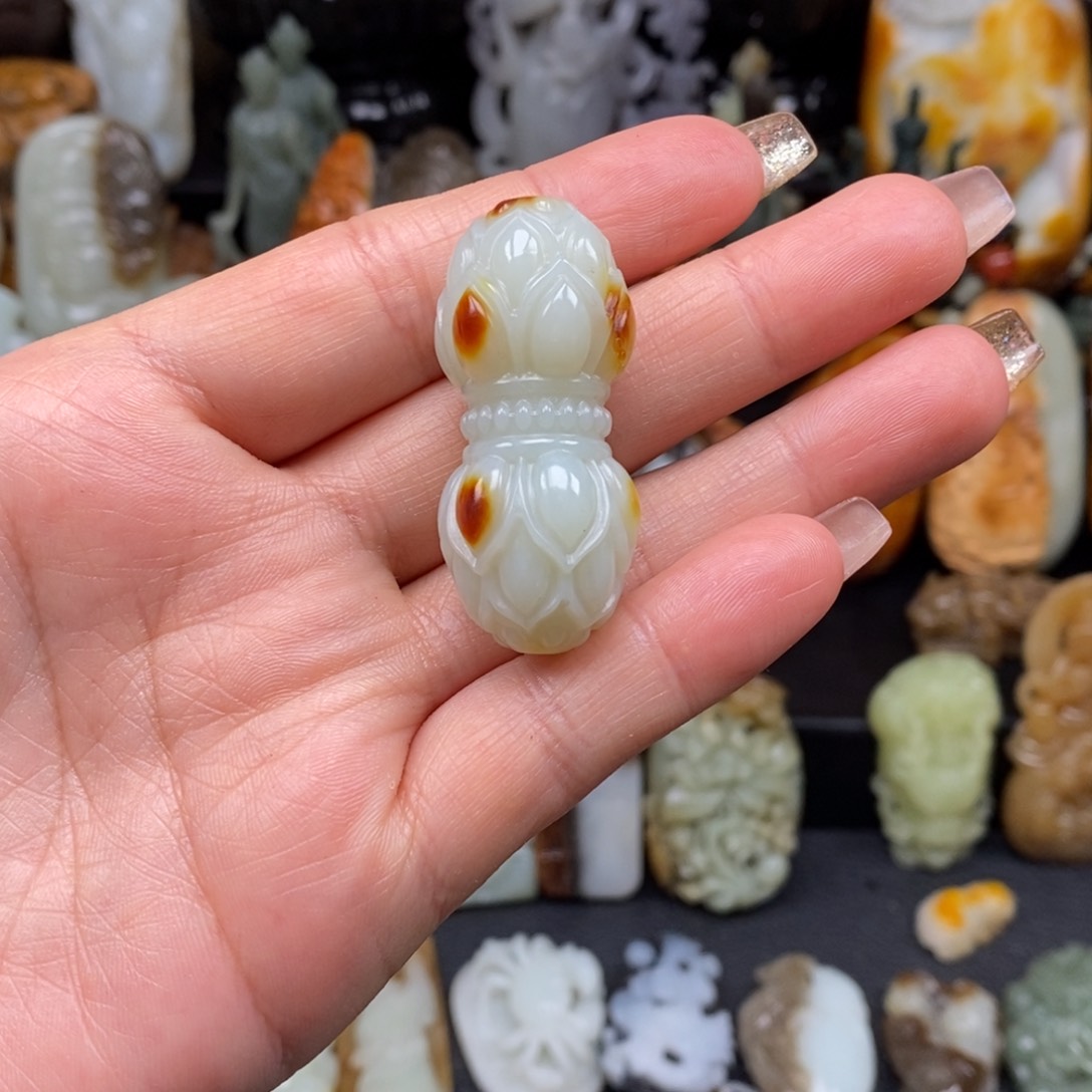 和田玉颈饰未镶嵌工*诗