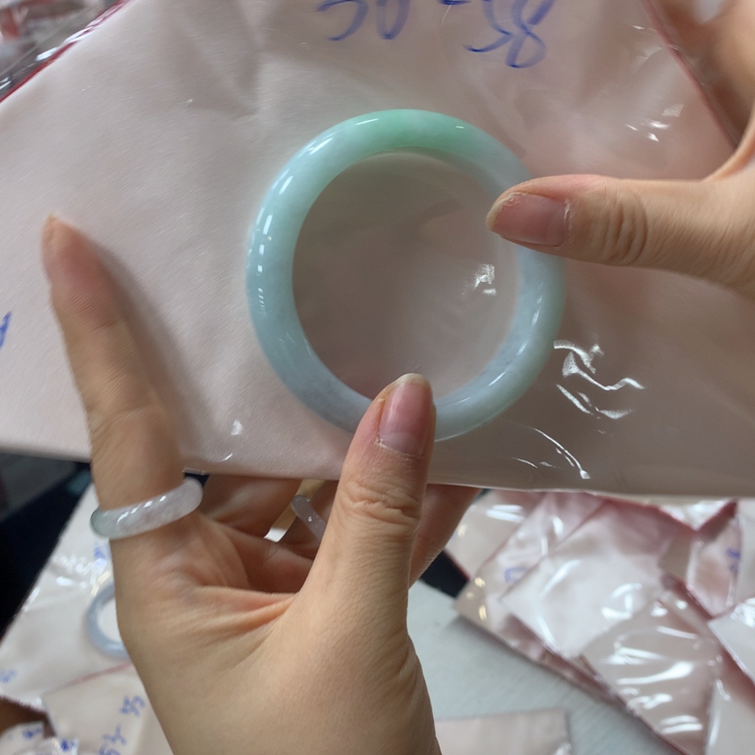 翡翠未镶嵌手镯买断