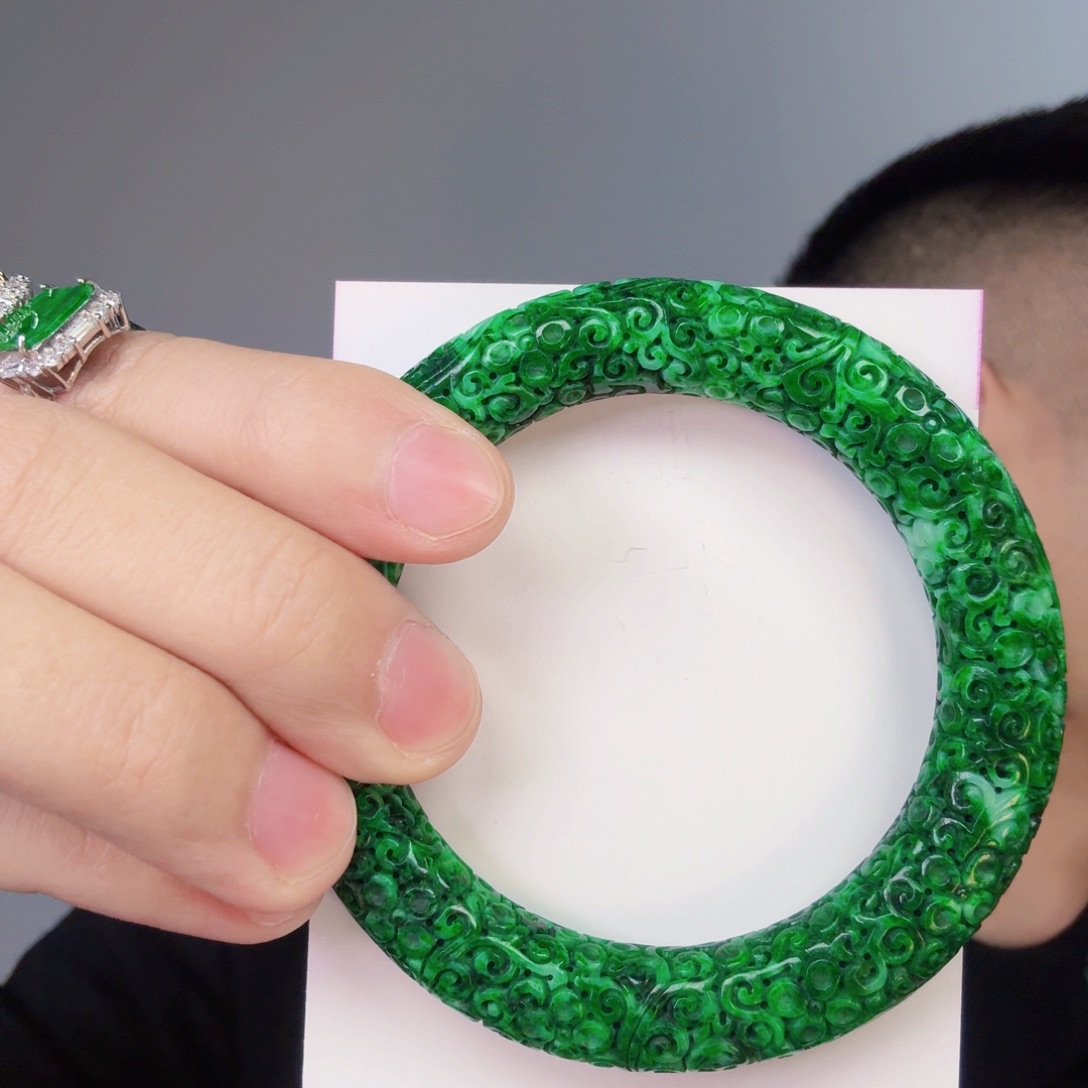 翡翠颈饰未镶嵌麟*一件