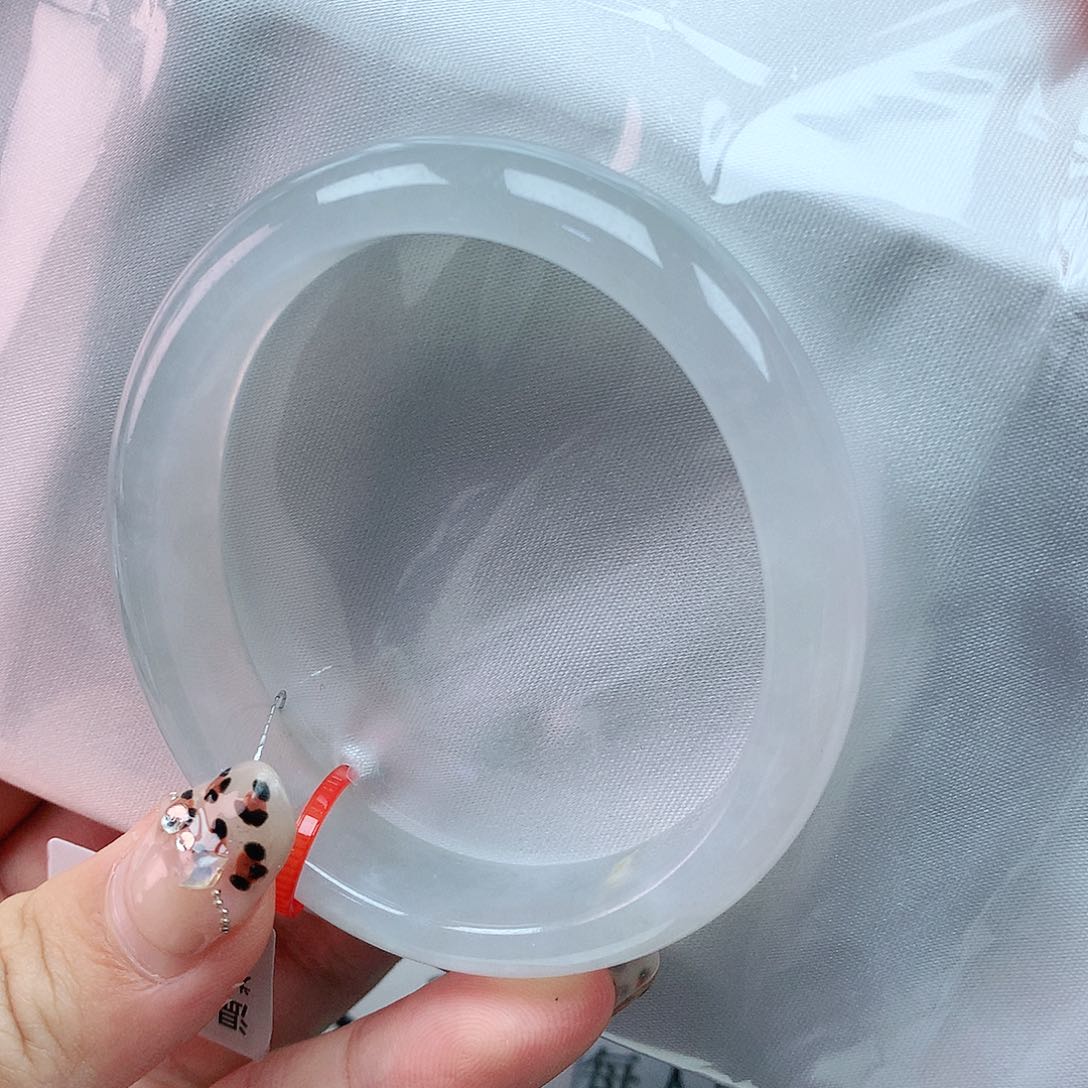 翡翠手镯未镶嵌55贵