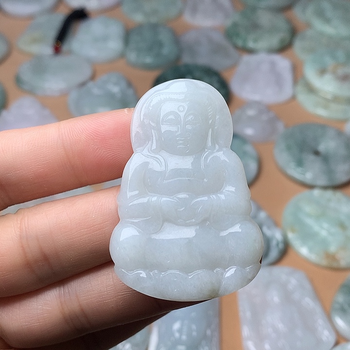 翡翠未镶嵌颈饰观音