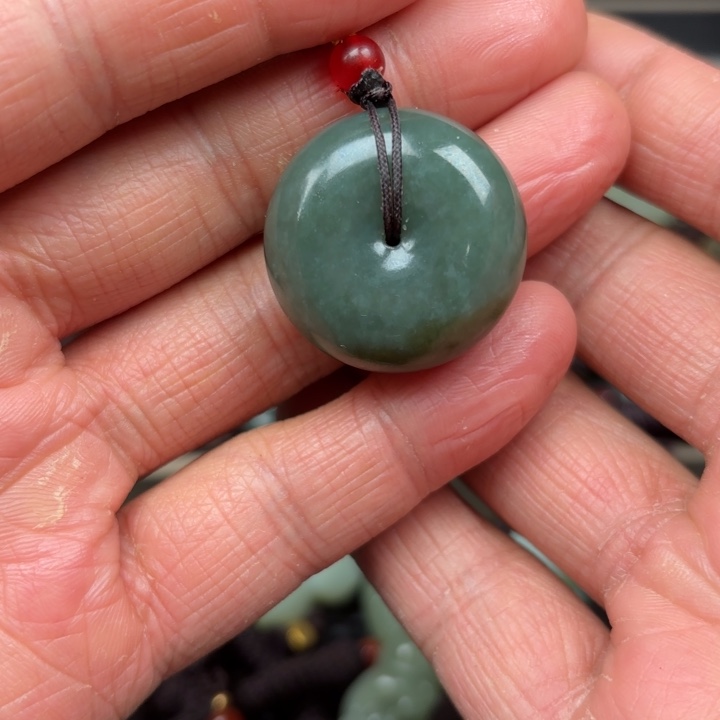 和田玉吊坠未镶嵌