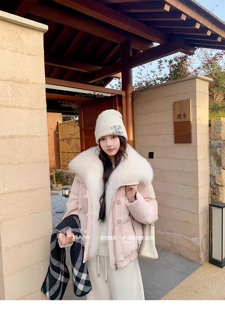 黛瑞丝“恋爱橱窗”短款保暖外套冬